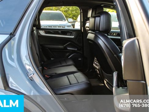Used 2024 Porsche Cayenne AWD/4WD image 18