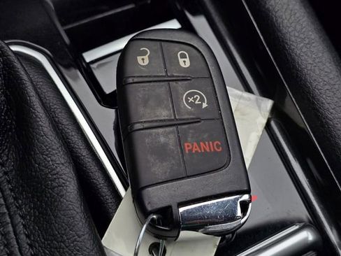 Used 2023 Jeep Compass Latitude AWD/4WD image 30