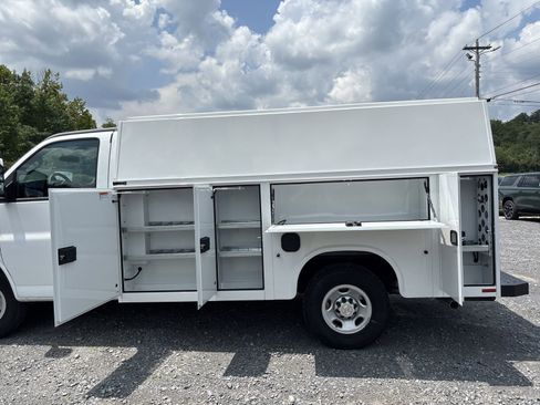 New 2025 Chevrolet Express 3500 w/ Power Convenience Package image 25