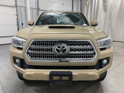 Used 2016 Toyota Tacoma TRD Sport w/ Premium & Technology Package AWD/4WD image 15