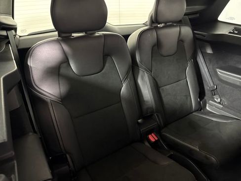 Used 2019 Volvo XC90 T5 R-Design image 15