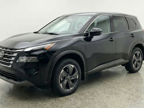 Used 2025 Nissan Rogue SV image 3