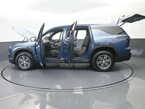 Used 2024 Chevrolet Traverse LS FWD image 83