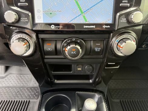 Used 2021 Toyota 4Runner TRD Off-Road Premium w/ Moonroof Package AWD/4WD image 23