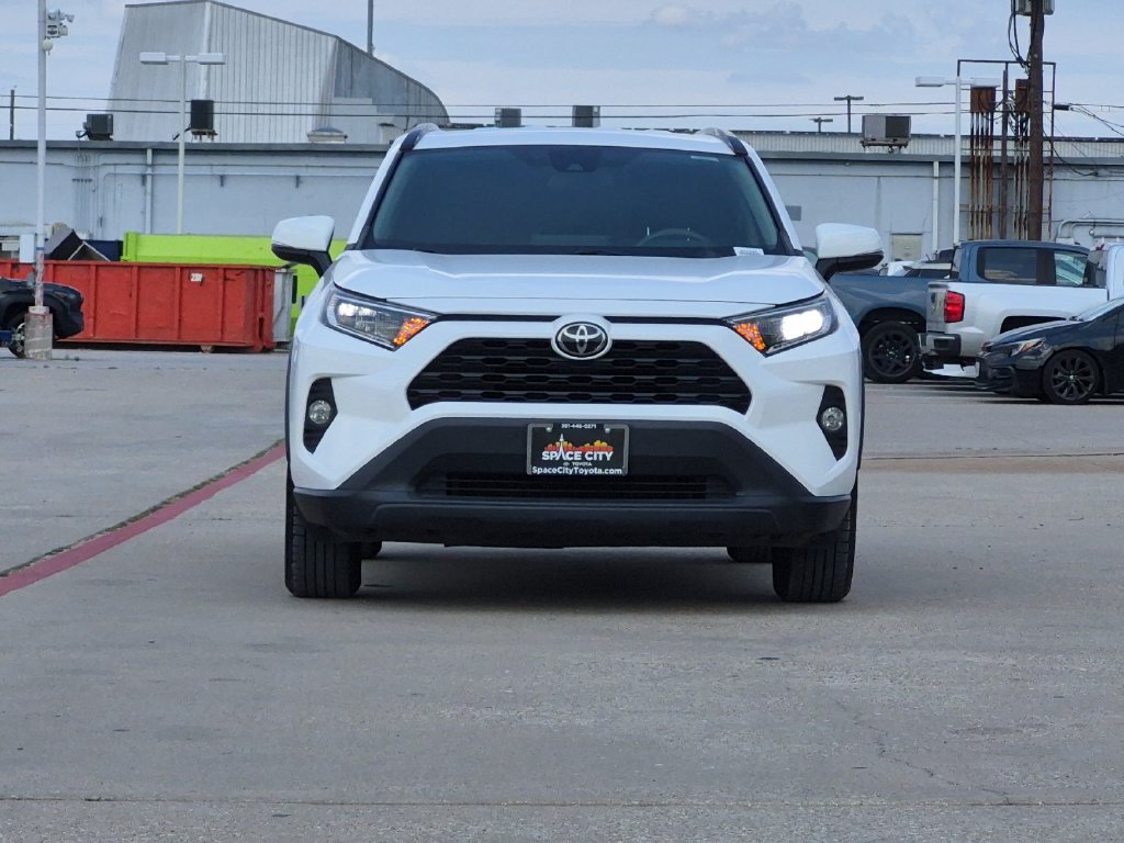 Used 2020 Toyota RAV4 XLE AWD/4WD image 9