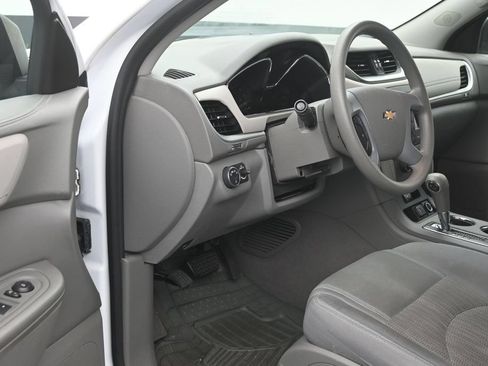 Used 2017 Chevrolet Traverse LS FWD image 10