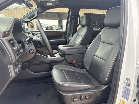 Used 2023 Chevrolet Suburban Premier AWD/4WD image 12