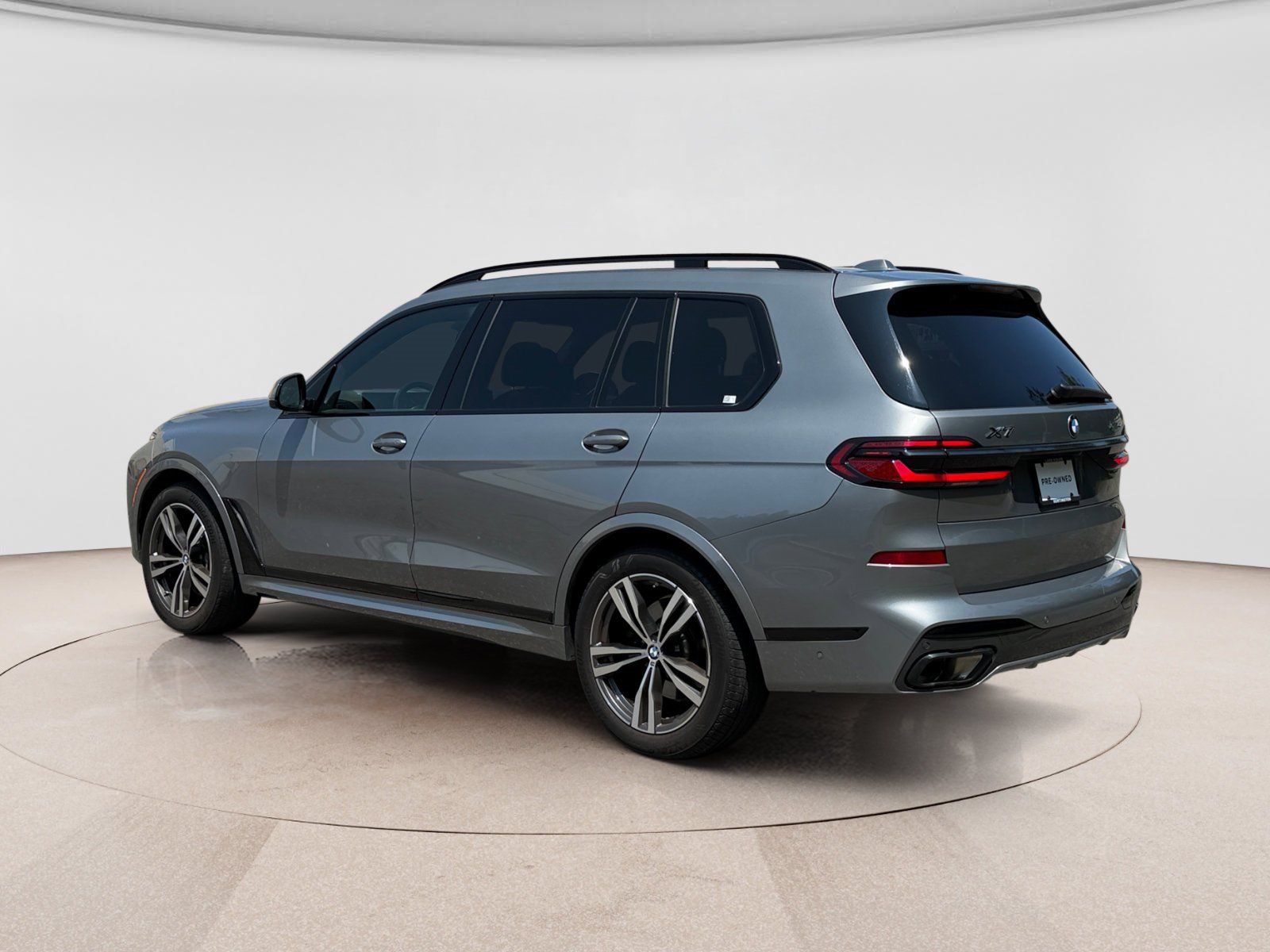 Used 2024 BMW X7 xDrive40i w/ M Sport Package AWD/4WD image 3