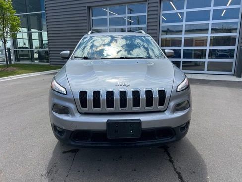 Used 2015 Jeep Cherokee Latitude w/ Cold Weather Group AWD/4WD image 2