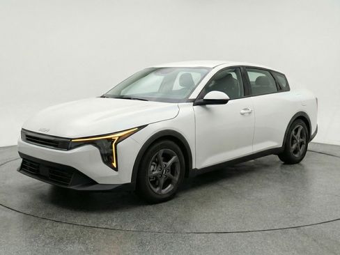 Used 2025 Kia K4 FWD image 3