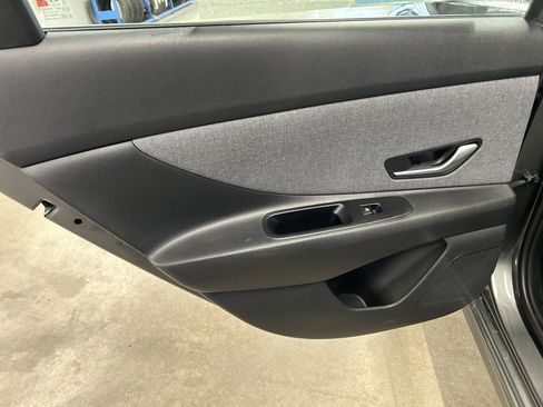 Used 2025 Hyundai Elantra Limited image 13