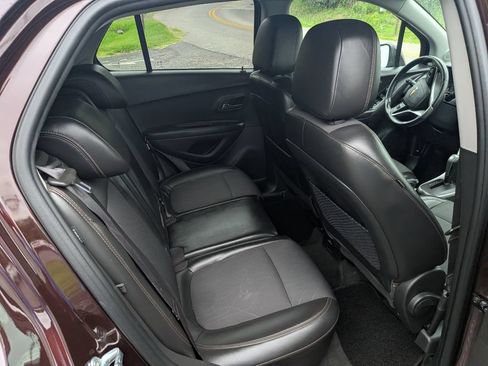 Used 2021 Chevrolet Trax LT w/ Driver Confidence Package FWD image 9