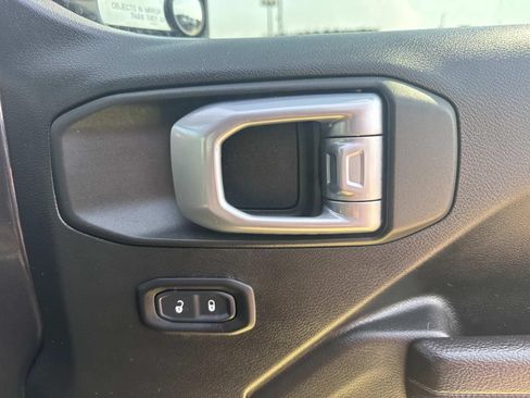Used 2022 Jeep Gladiator Rubicon w/ LED Lighting Group AWD/4WD image 14