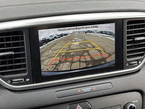 Used 2020 Kia Sportage LX image 24