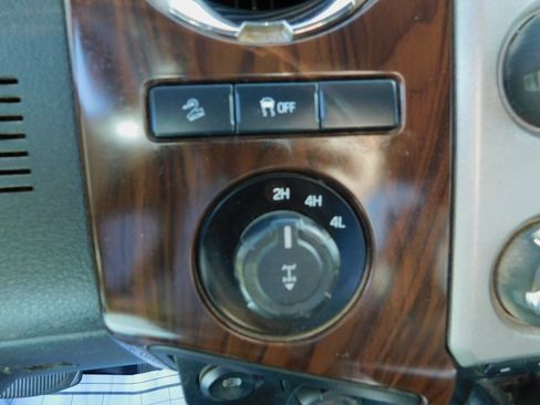 Used 2016 Ford F250 Lariat w/ Lariat Chrome Package image 32