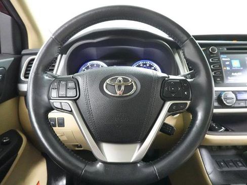 Used 2018 Toyota Highlander Limited Platinum w/ Carpet Mat Package (TMS) image 12