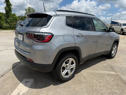 Used 2023 Jeep Compass Latitude w/ Sun and Sound Group AWD/4WD image 5