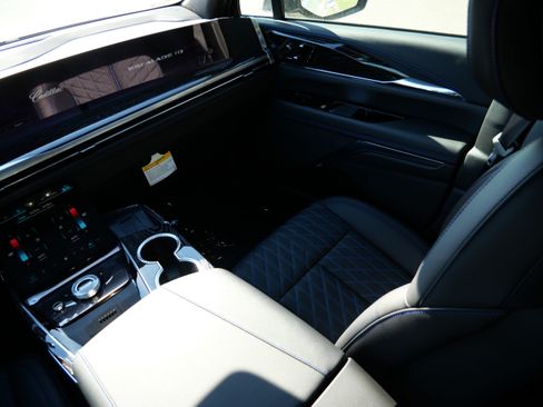 Used 2026 Cadillac Escalade IQ Luxury 1 w/ LPO, Floor Liner Package AWD/4WD image 9