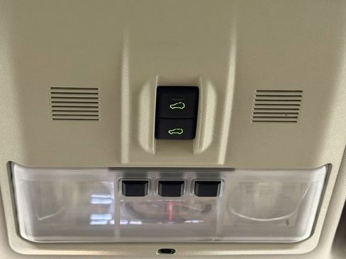 Used 2013 Land Rover LR4 HSE image 24