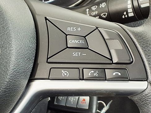 Used 2017 Nissan Rogue S FWD image 17