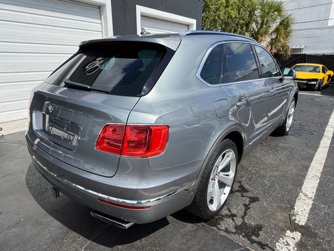 Used 2018 Bentley Bentayga Onyx Edition AWD/4WD image 10