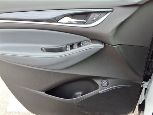 Certified 2023 Buick Enclave Essence image 21