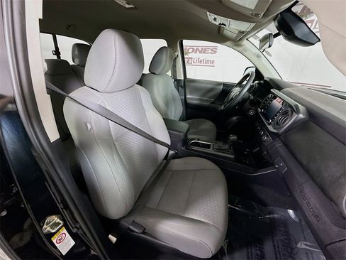 Certified 2020 Toyota Tacoma SR image 30