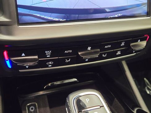 Certified 2022 Maserati Levante GT AWD/4WD image 40