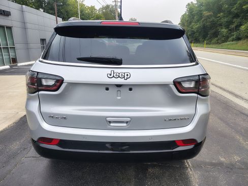 Certified 2025 Jeep Compass Limited w/ Elite Group AWD/4WD image 7