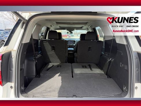 Used 2021 GMC Acadia SLE w/ Driver Convenience Package image 5