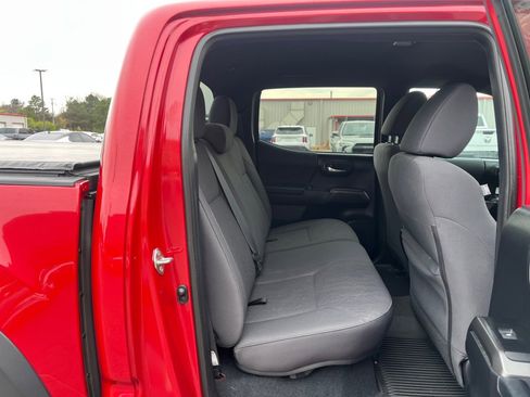 Used 2019 Toyota Tacoma TRD Off-Road image 28