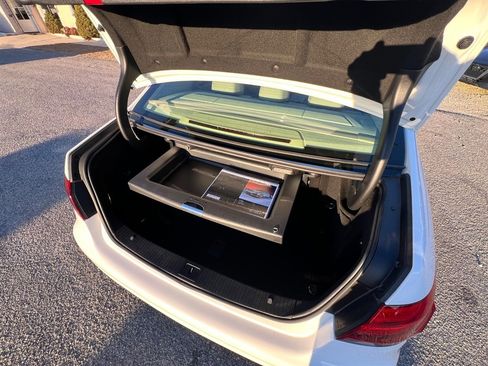 Used 2015 Mercedes-Benz E 350 4MATIC Sedan image 16