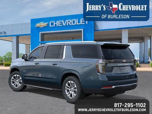 New 2026 Chevrolet Suburban LT image 4