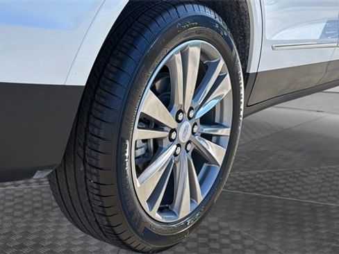 Certified 2025 Cadillac XT5 Premium Luxury image 13