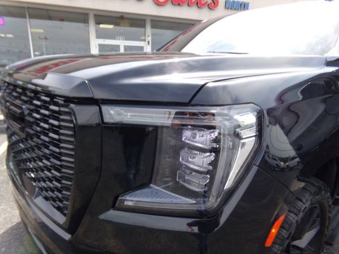 Used 2021 GMC Yukon Denali w/ Denali Ultimate Package AWD/4WD image 54