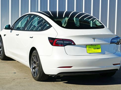 Used 2021 Tesla Model 3 Standard Range Plus image 50