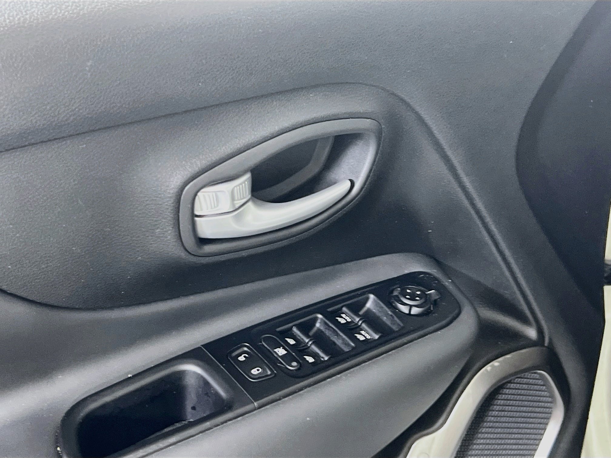 Used 2023 Jeep Renegade Limited AWD/4WD image 18