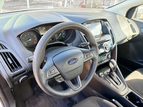 Used 2017 Ford Focus SEL image 10