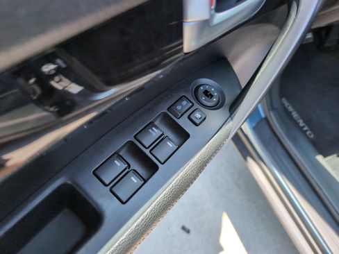Used 2014 Kia Sorento LX FWD image 15
