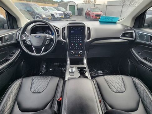 Used 2024 Ford Edge Titanium image 10