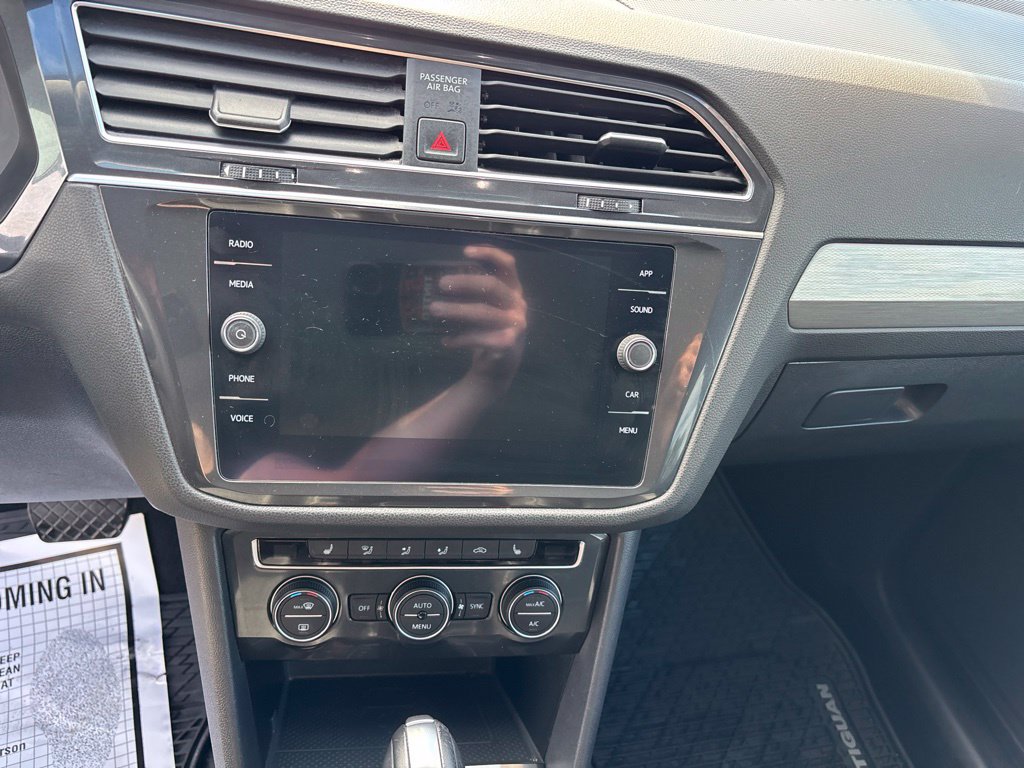 Used 2021 Volkswagen Tiguan SE w/ Panoramic Sunroof Package AWD/4WD image 25
