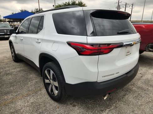 Used 2023 Chevrolet Traverse LT w/ LT Premium Package AWD/4WD image 4