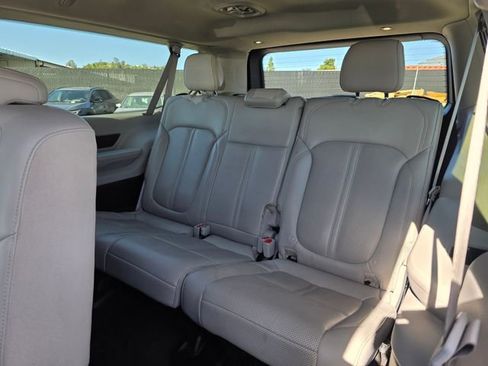 Used 2024 Jeep Wagoneer L Series II image 16