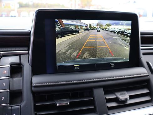 Used 2023 Chevrolet Suburban Premier image 23