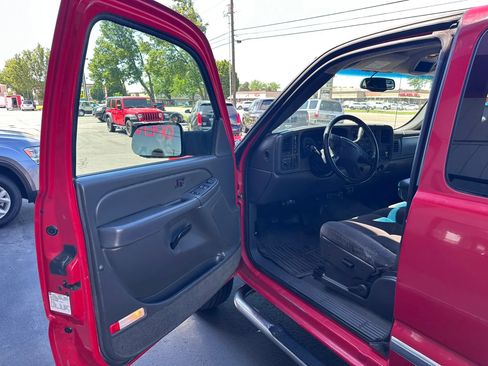Used 2004 GMC Sierra 2500 SLE w/ Heavy-Duty Power Package AWD/4WD image 7