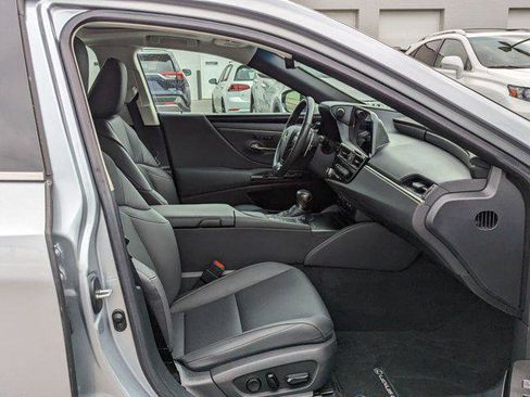 Certified 2022 Lexus ES 350 w/ Premium Package image 11