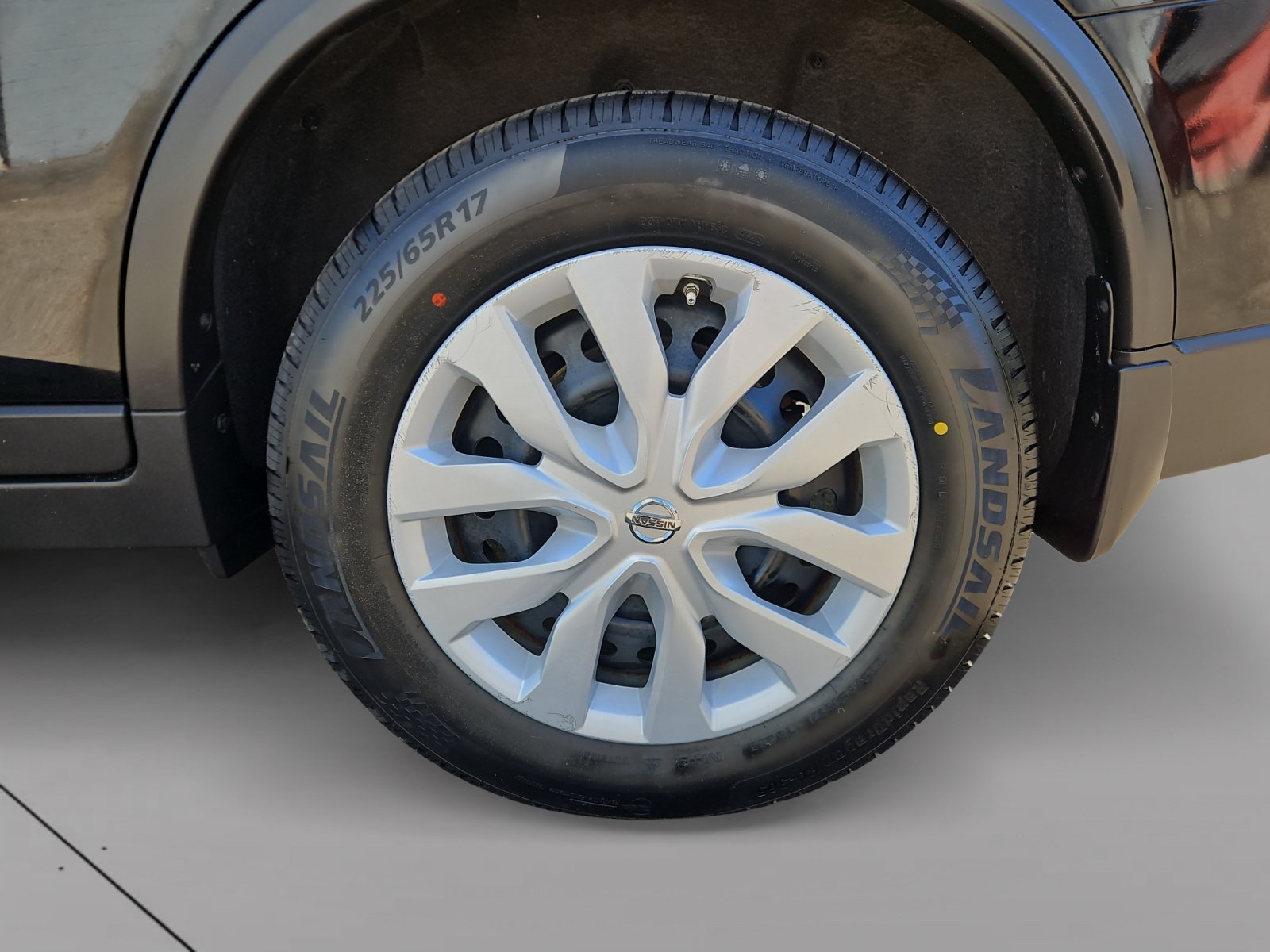 Used 2015 Nissan Rogue S FWD image 14