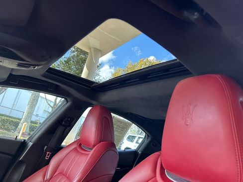 Used 2019 Maserati Ghibli S GranSport image 21