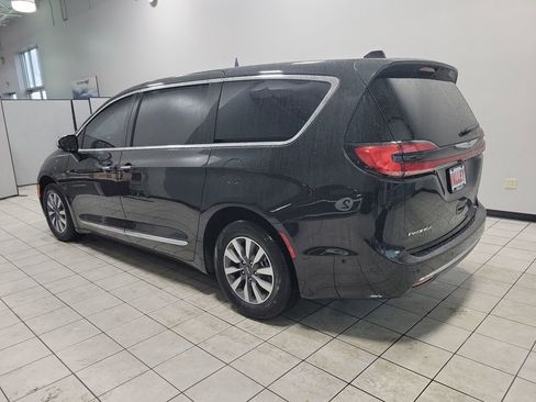 Used 2023 Chrysler Pacifica Limited image 14