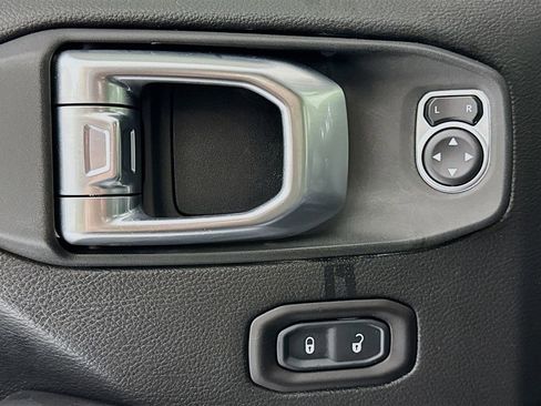 Used 2020 Jeep Wrangler Unlimited Sahara w/ Uconnect 4C Nav & Sound Group image 14